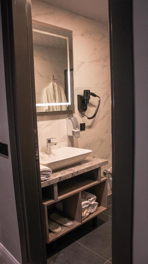 Talles City Hotel Izmir Bagian luar foto