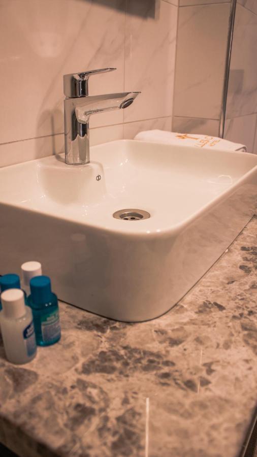 Talles City Hotel Izmir Bagian luar foto