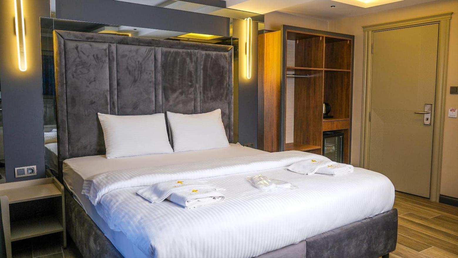 Talles City Hotel Izmir Bagian luar foto