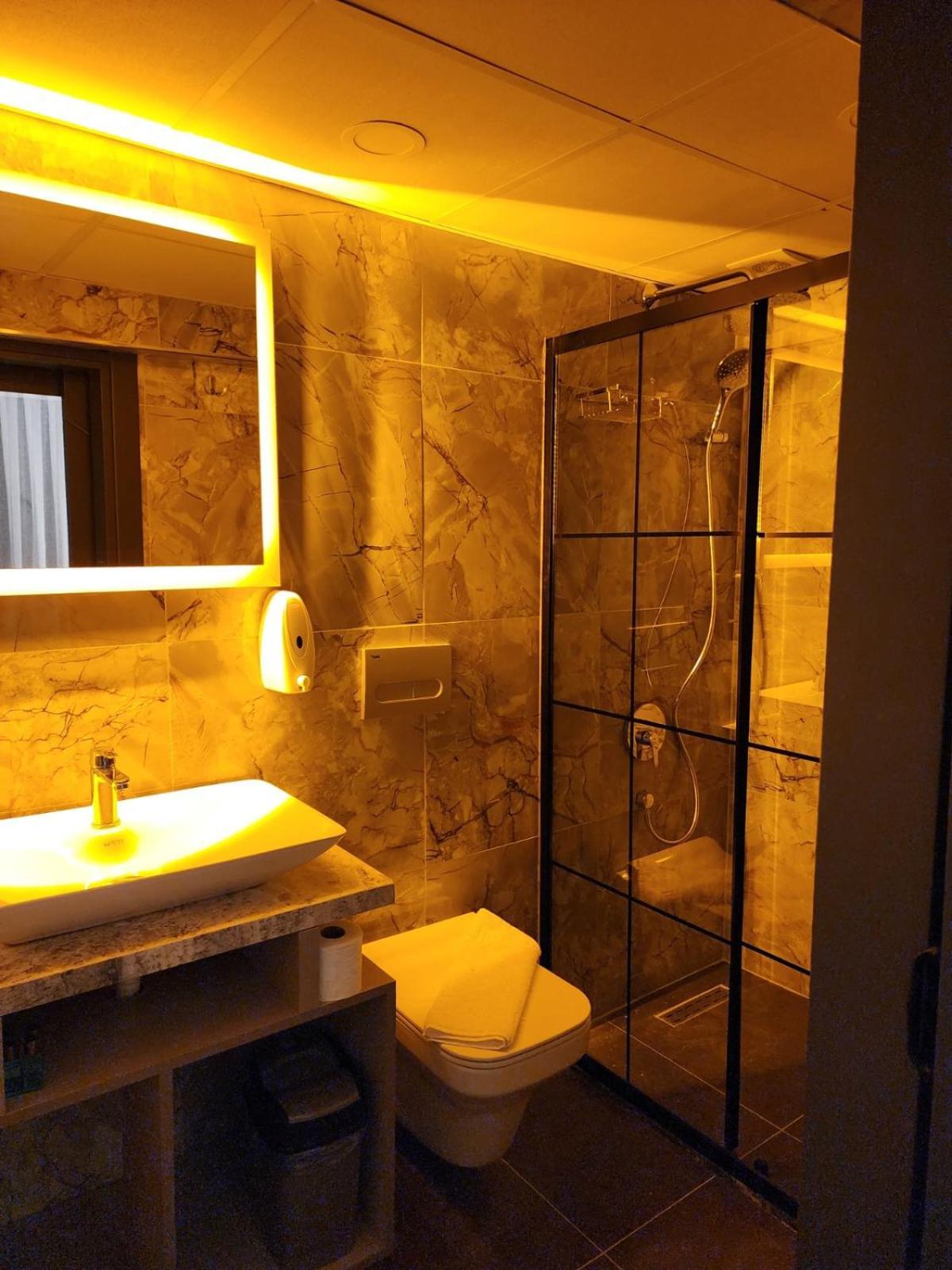 Talles City Hotel Izmir Bagian luar foto